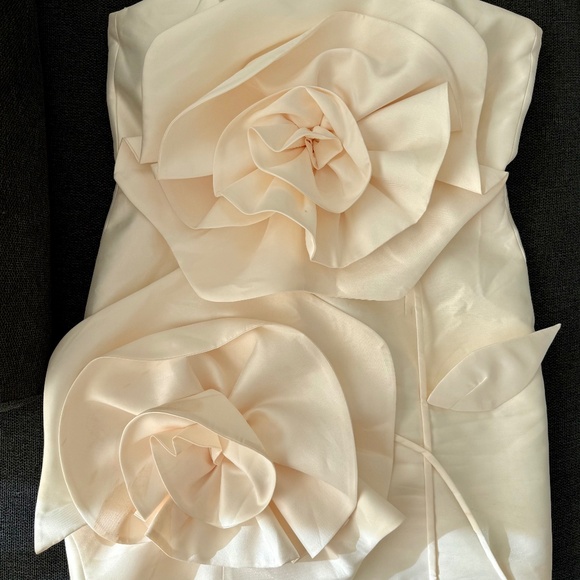 Dress - Picture 1 of 3